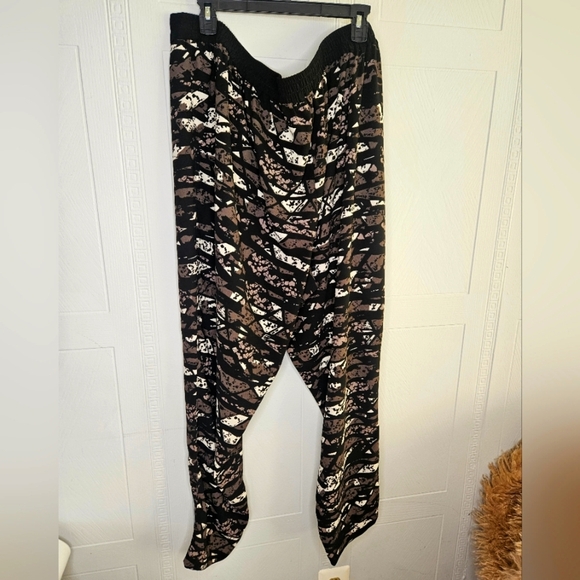 Michele Studio Abstract Print Pull On High Rise Taper Leg Pant Plus Sz 22 EUC - Picture 2 of 11